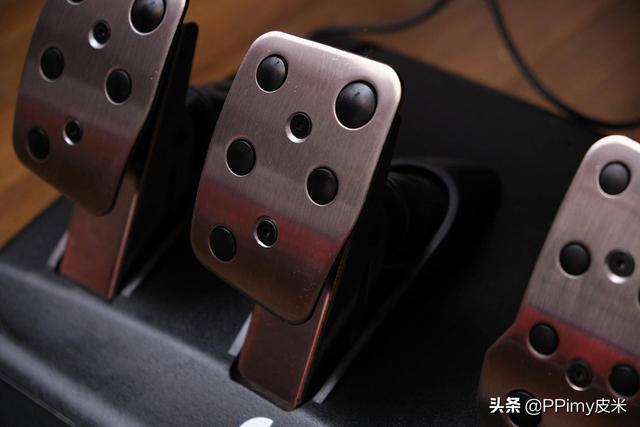 罗技游戏方向盘怎么样，TRUEFORCE力反馈方向盘