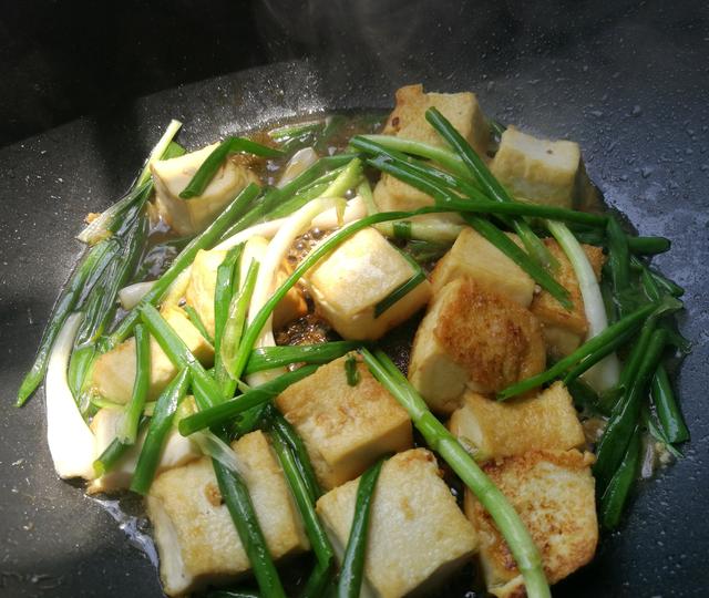 白豆腐怎么做好吃，自己怎么做白豆腐（精选白豆腐的家常做法）