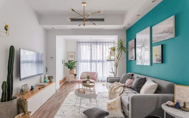 客厅阳台打通一体装修效果图，大厅阳台打通装修设计效果图（如何利用好阳台空间）