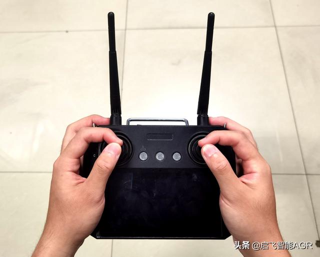 无人机怎么起飞，无人机起飞操作入门教程（如何正确起飞与降落无人机）