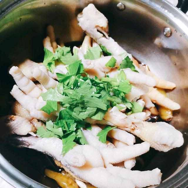 如何做网红鸡爪鸡脚--柠檬百香果鸡爪鸡脚，柠檬鸡脚怎么样做法（的做法+配方）
