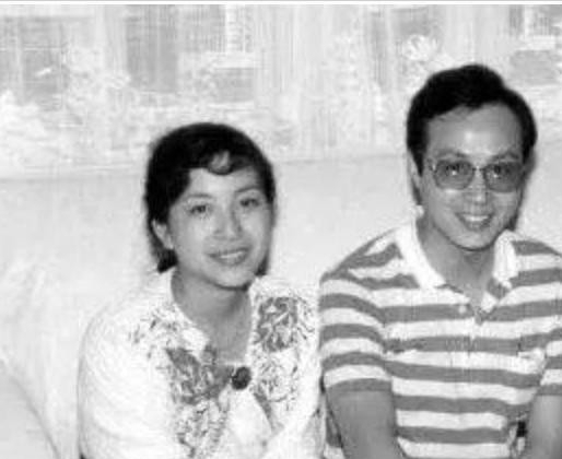 罗京追悼会全部过程，在罗京葬礼上哭到昏厥的妻子