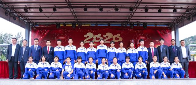 海亦丰中学2021年文化冲刺班怎么报名，昆明海亦丰中学2020-2021学年秋季学期开学典礼今日启幕