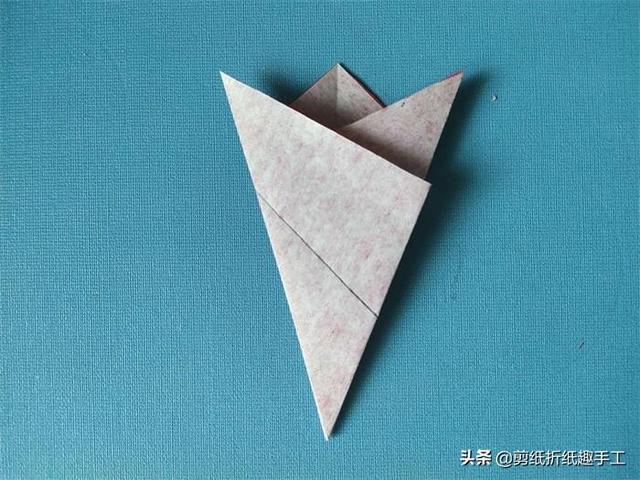 剪五角星的步骤最简单方法，超级简单的五角星怎么剪（剪纸手工教程：五角星怎么剪）