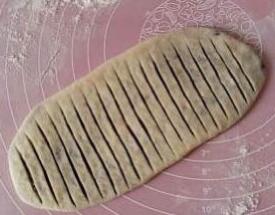 图片[6]-【豆沙毛毛虫面包】做法步骤图 面包皮薄馅足 特别的香甜好吃-起舞食谱网