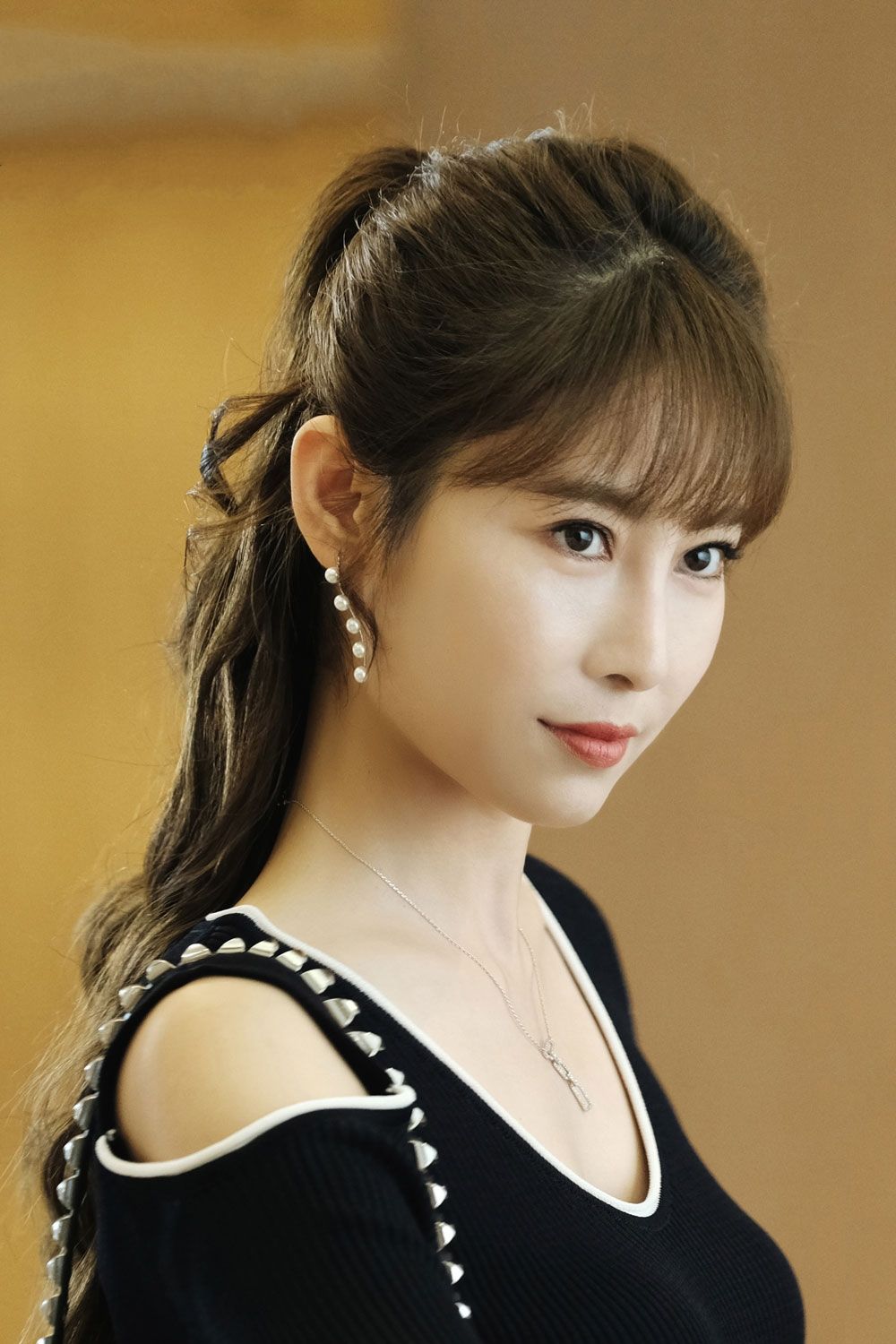 李安茜(同因《丑女无敌》出名,男四号)_五行八卦算命