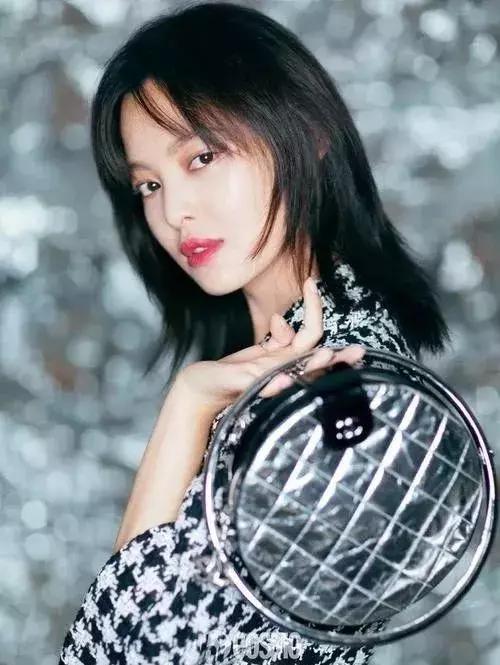 日常烫刘海教程，烫刘海怎么打理（试试最火的“刘海烫”吧）