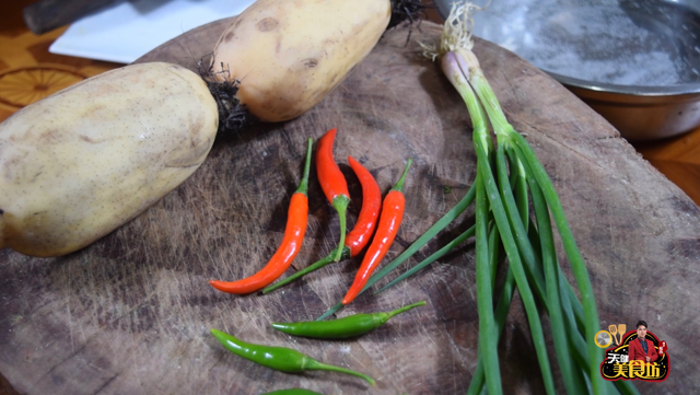 清炒藕片的做法，清炒藕片做法（清炒莲藕最好吃的做法）