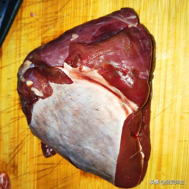驴肉和鹿肉相比什么比较好吃，驴肉最忌讳的三种调料（宅家烹饪之烤箱版烤驴肉串和烤鹿肉串）