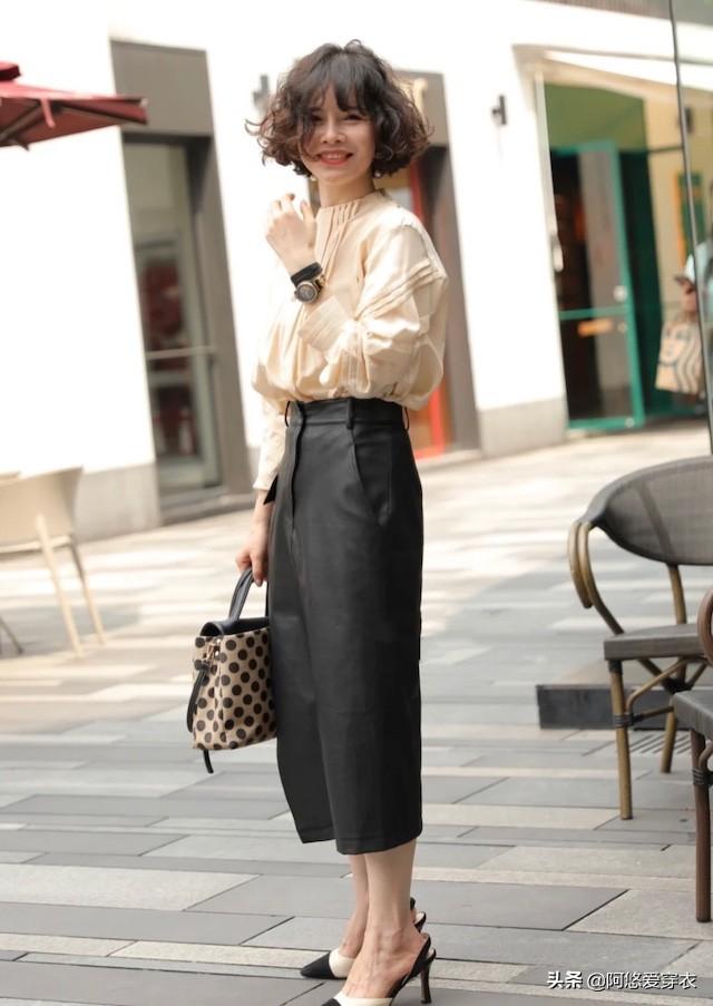 杏色衣服搭配什么颜色内搭，杏色搭配什么上衣（最正确的配色指南送你）