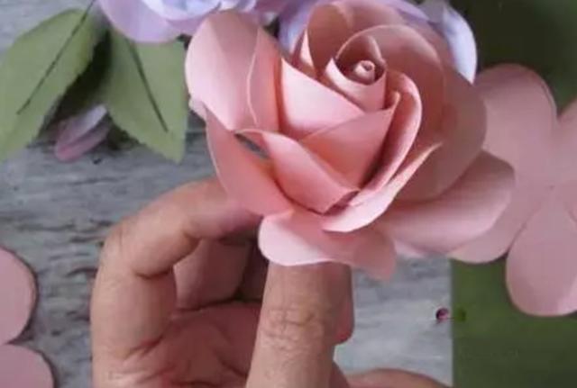 如何折漂亮的玫瑰花，怎样折玫瑰花简单又漂亮（几款纸玫瑰花折叠方法）