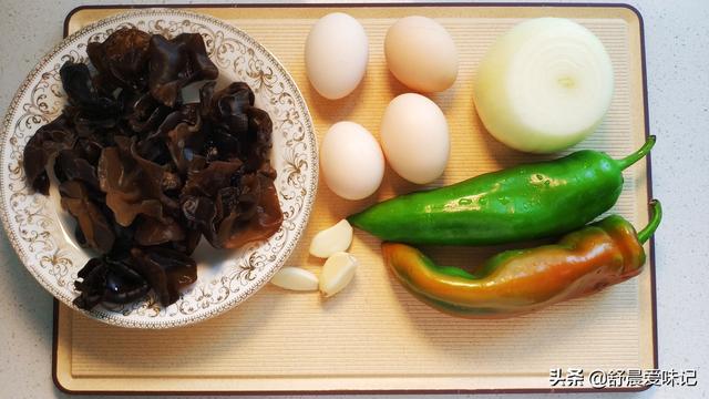 鸡蛋炒木耳的做法，最爱吃的还是家常菜