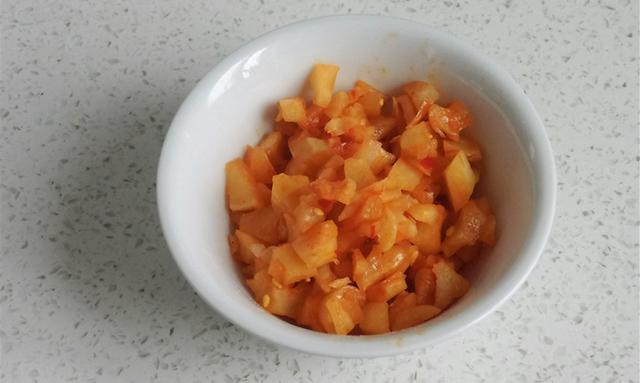 过桥米线的由来，过桥米线的由来是什么（米线口感是关键汤汁酱料更是灵魂）