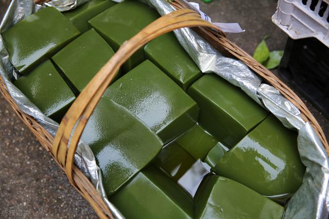 神仙叶如何做凉粉,神仙叶做凉粉怎么凝固的快(夏季做"凉粉"是一绝)