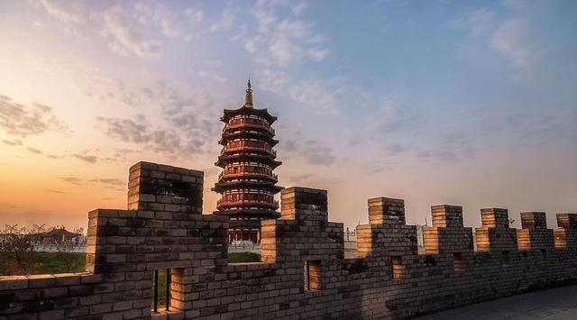 我想一定是洛阳的历史文化,洛阳市河南四大古都之首.