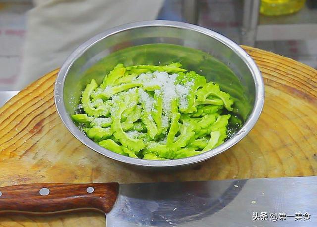 苦瓜怎么做不苦，苦瓜如何处理才能不苦（只需多这一个步骤）