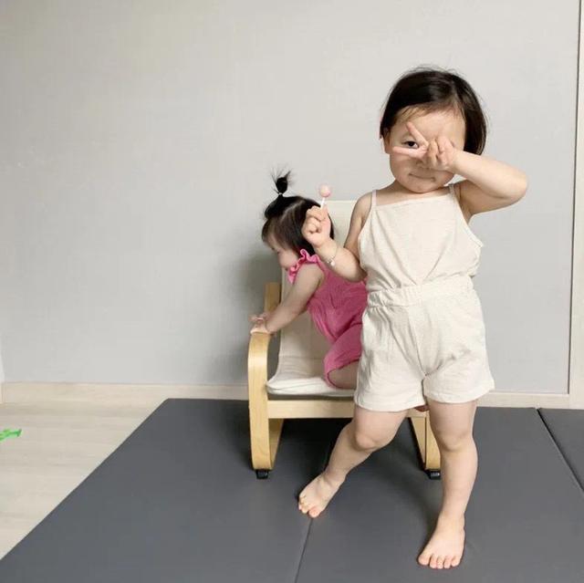 黄夏温哪里人，黄夏温人字拖同款（哈温的拍照姿势还是很专业的）