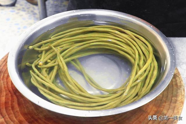 酸豆角的腌制方法，酸豆角的腌制方法和配料（河南农家酸豆角做法）