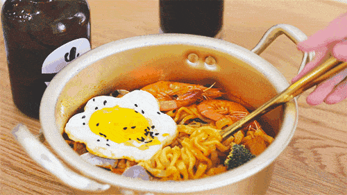 公仔面和方便面的区别，公仔面和方便面的区别是什么（只因它平价却温暖人心）