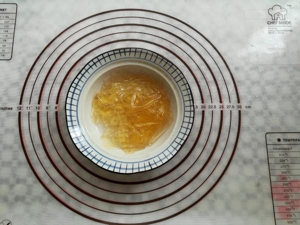 制作超级简单的芒果牛奶冻，牛奶芒果冻的QQ弹弹