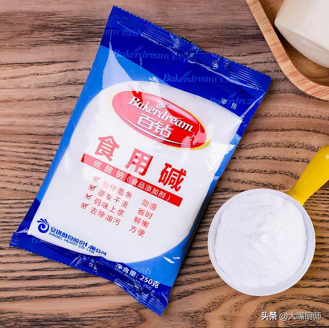 食用碱的作用是什么，食用碱的作用是什么原理（食用碱小苏打区别大）