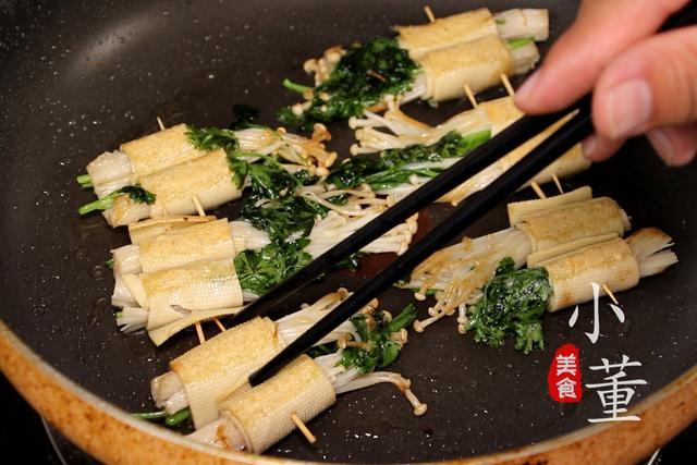 金针菇怎么做好吃又简单，金针菇最最简单又好吃的做法（金针菇和它才是绝配）