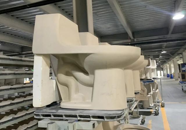 马桶的尺寸一般是多少，卫生间马桶尺寸一般是多少（买500元的就够用）