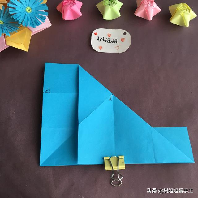 手工折爱心折法，手工折爱心教程（实用折纸：双爱心书签）