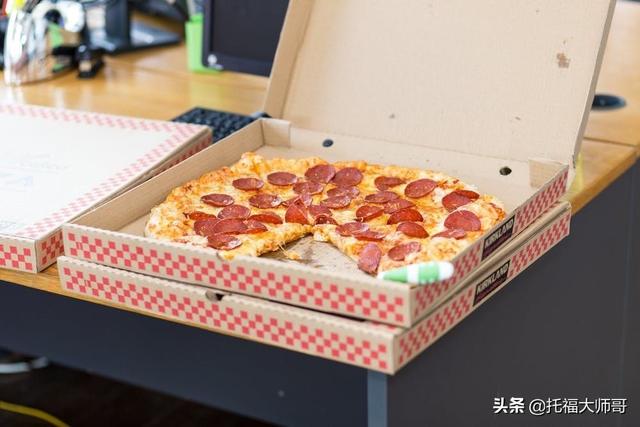 比萨还是披萨，“Pizza”真的不读“披萨”
