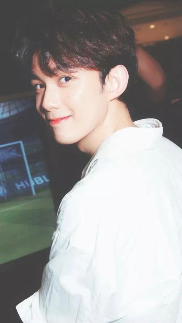 吴磊高清图片~超帅~,吴磊帅气照片 高清(男神吴磊高清帅气壁纸#不看