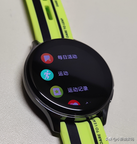 适合年轻人的手表潮牌 ，年轻潮流手表品牌（真我手表T1开箱年轻人的潮牌手表应该怎么做）