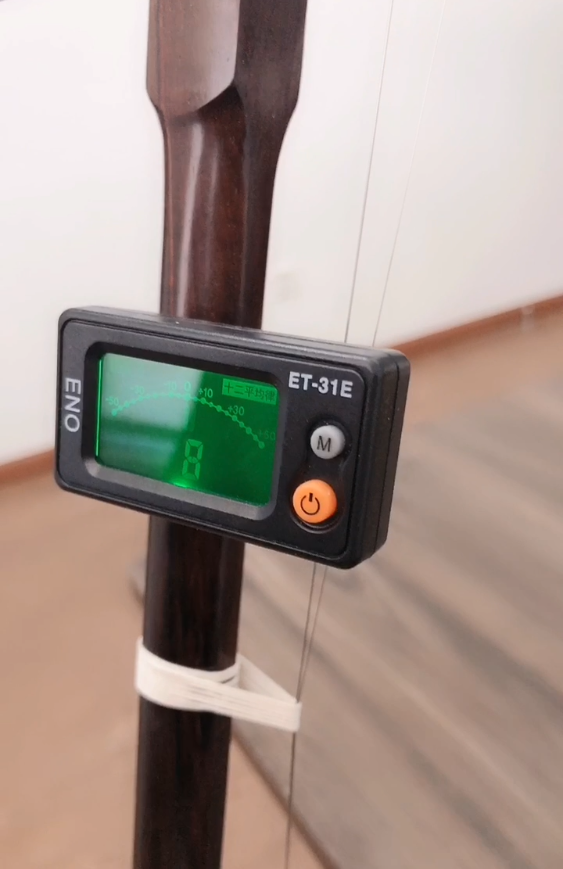 二胡调音器怎么用，二胡音准调音器怎么使用（新二胡到手之后的准备工作）