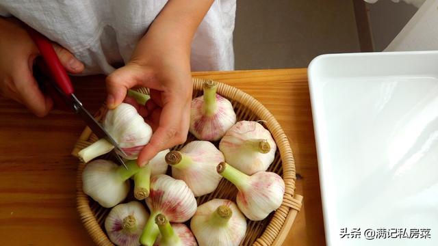 腌蒜的做法最正宗的做法，正宗白糖蒜的腌制方法（奶奶用了30多年腌糖蒜的配方）