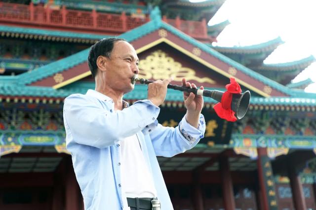 学吹唢呐最快的方法，怎样快速学会吹唢呐（在信丰传了四代人的唢呐）