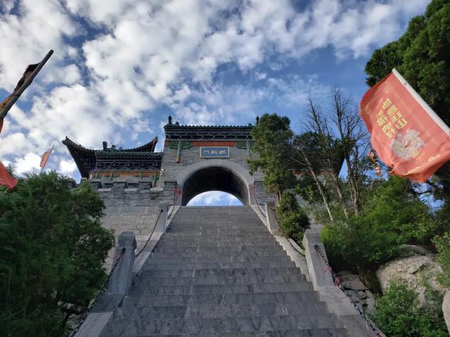 大隐隐于市小隐隐于野什么意思，大隐隐于市小隐隐于野什么意思合肥提出城市生命线（大隐隐于市，小隐隐于野。）