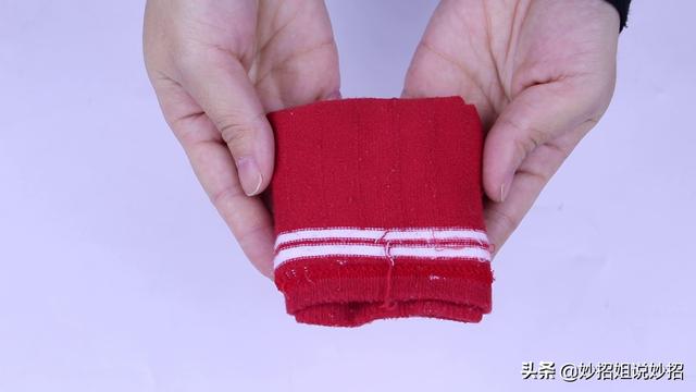 连衣裙怎么叠省空间，连衣裙怎么叠最省空间（教你收纳新方法）