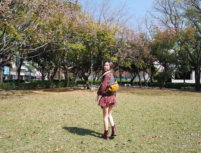 腰包怎么背好看，腰包怎么背好看图解（户外品牌也可以背出新时尚）