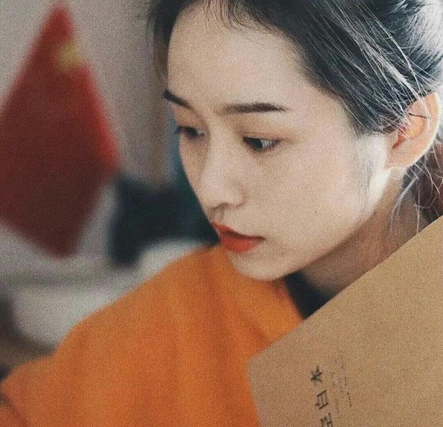 真人女头，微信头像，真人女头（我望着月亮）