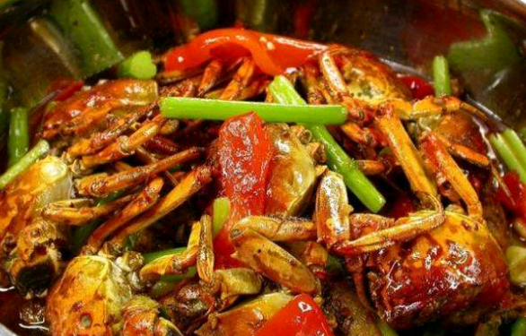 干锅香辣蟹的做法，干锅香辣蟹的做法 最正宗的做法视频（抓住年轻人的市场）
