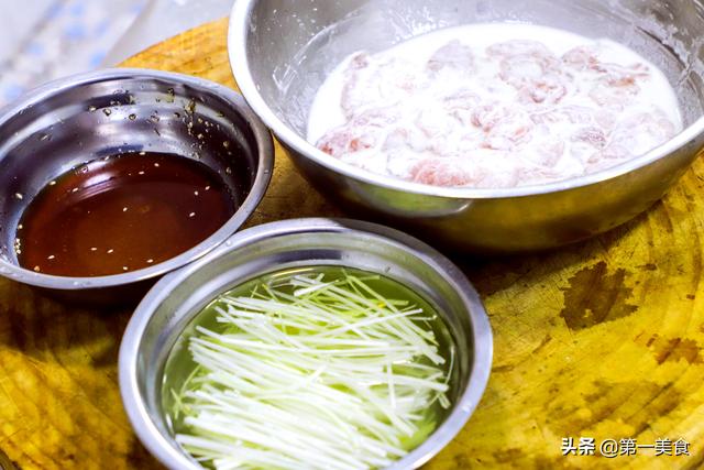 锅包肉的汁怎么调，锅包肉的家常调汁（厨师长教你做锅包肉）