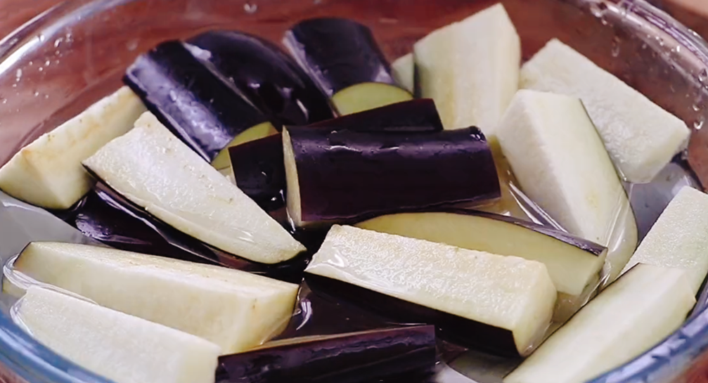 图片[3]-【鱼香茄子煲】做法步骤图 上桌连汤汁都不剩 孩子最喜欢吃-起舞食谱网