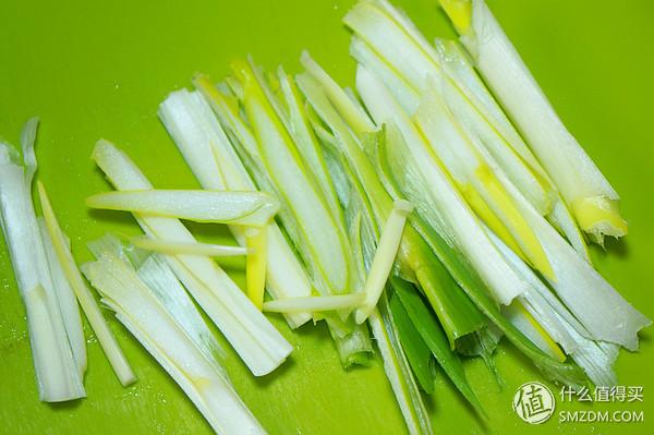 最简单的烤箱烤羊排，这种方法最简单：上午进烤箱