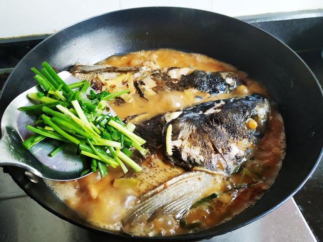 家常胖头鱼炖豆腐，豆腐和鱼是绝佳搭档