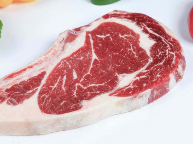 做牛排用什么部位的牛肉，做牛排要选牛的哪个部位（认准配料表上这“两行字”）