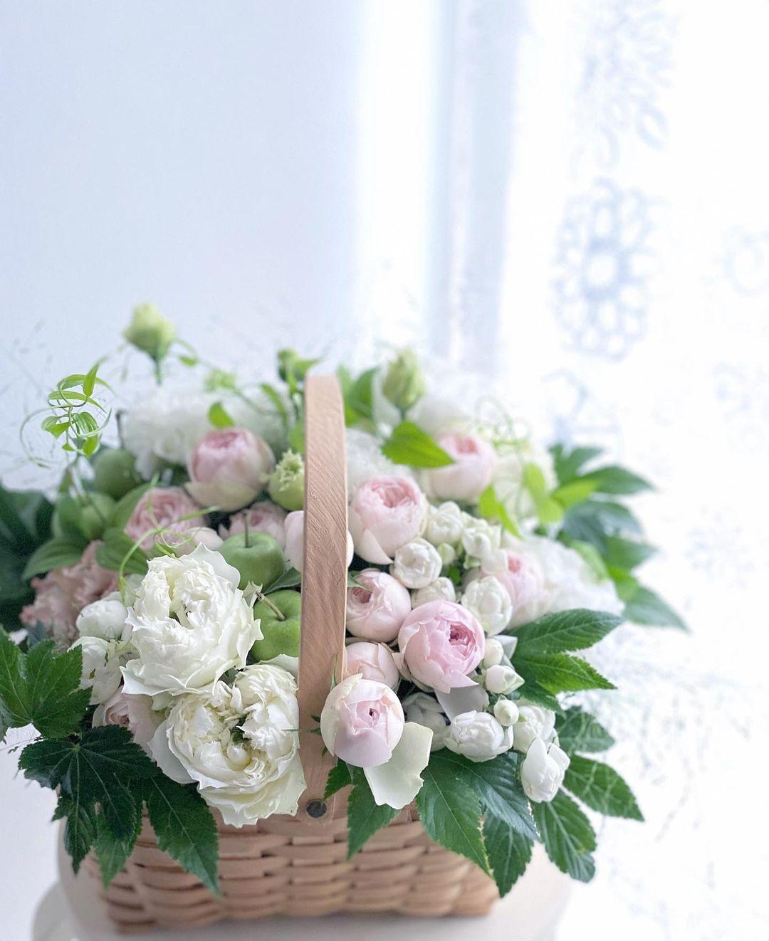 花篮唯美图片2356,520花篮图片(盛唐风格,唯美灵动的提篮插花)