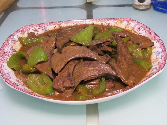 辣椒炒猪肝怎么炒好吃，猪肝炒辣椒怎样炒（直接下锅炒就大错特错了）