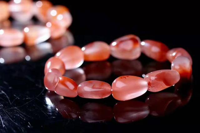 南红玛瑙啥样的算上品，什么样的南红珠子能称为极品