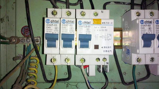 dz是什么意思，图纸dz是什么意思（家用空气开关上的三种电流）