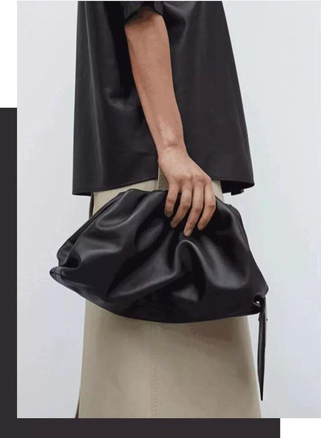 bv云朵包好看吗,bv云朵包包(满满高级感的bv云朵包上线)