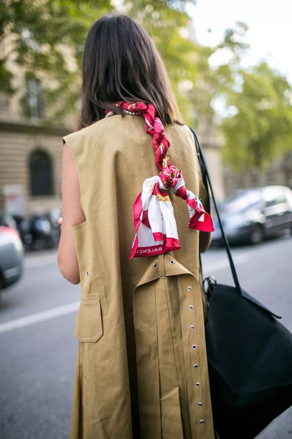 丝巾的18种系法，小丝巾的系法（丝巾12种另类系法）